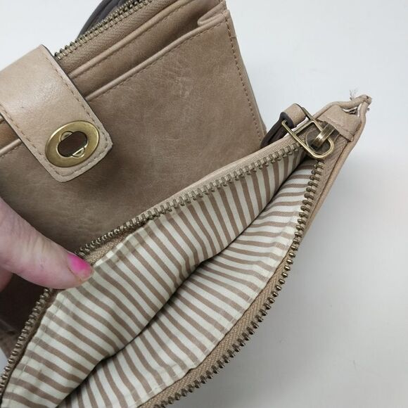 Maurice's Tan faux leather wallet. - Picture 13 of 15